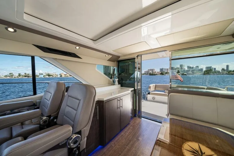  Yacht Photos Pics 2017 Regal 53 Sport Coupe - Image 24