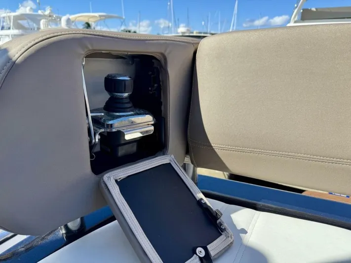  Yacht Photos Pics 2017 Regal 53 Sport Coupe - Image 12