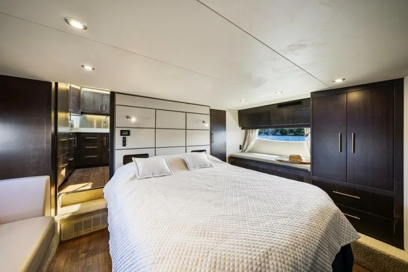  Yacht Photos Pics 2017 Regal 53 Sport Coupe - Image 36