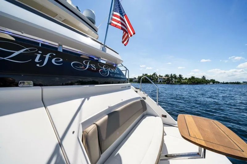  Yacht Photos Pics 2017 Regal 53 Sport Coupe - Image 10