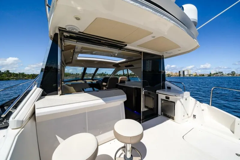  Yacht Photos Pics 2017 Regal 53 Sport Coupe - Image 15