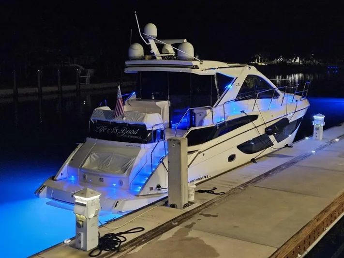  Yacht Photos Pics 2017 Regal 53 Sport Coupe - Image 48