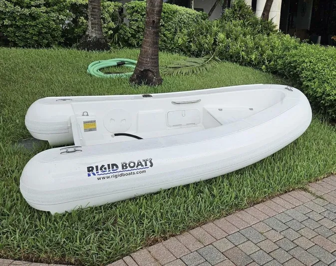  Yacht Photos Pics 2017 Regal 53 Sport Coupe - Image 50