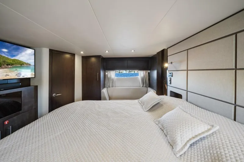  Yacht Photos Pics 2017 Regal 53 Sport Coupe - Image 37