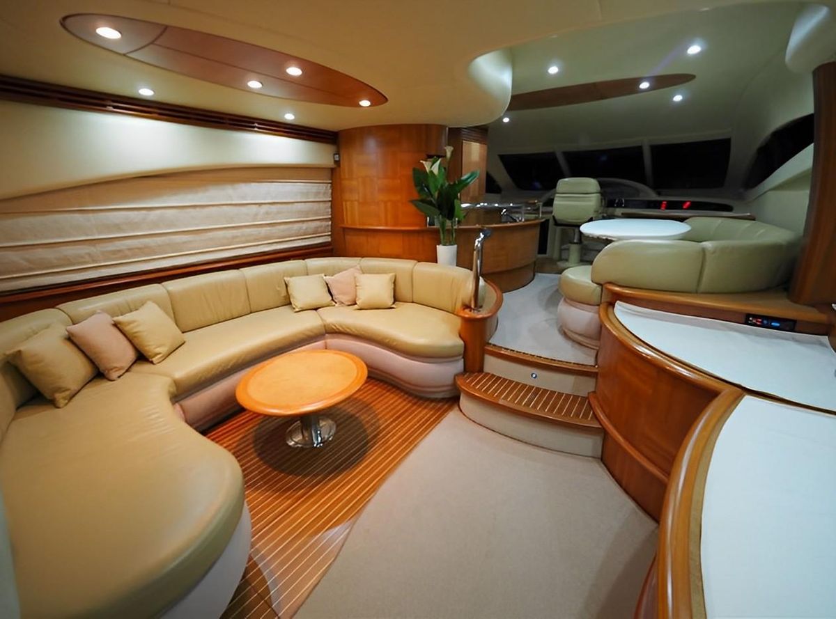 2009 Azimut 65 