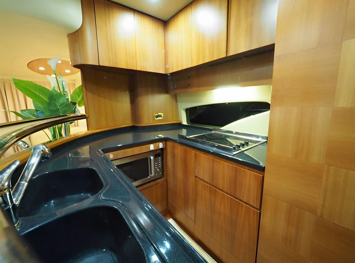 2009 Azimut 65 