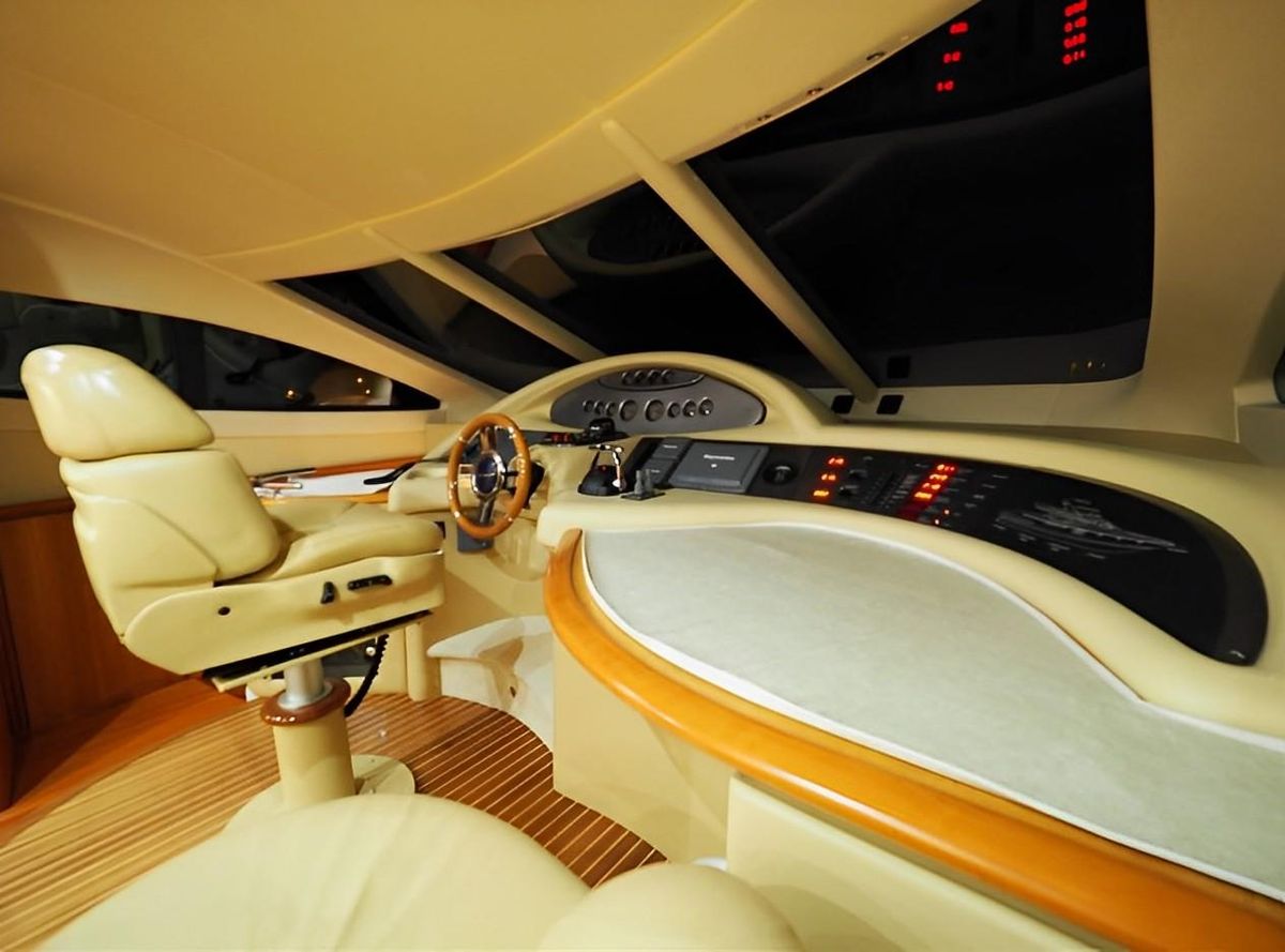 2009 Azimut 65 
