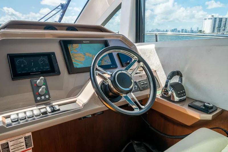  Yacht Photos Pics 2020 Galeon 470 Sky - Image 14