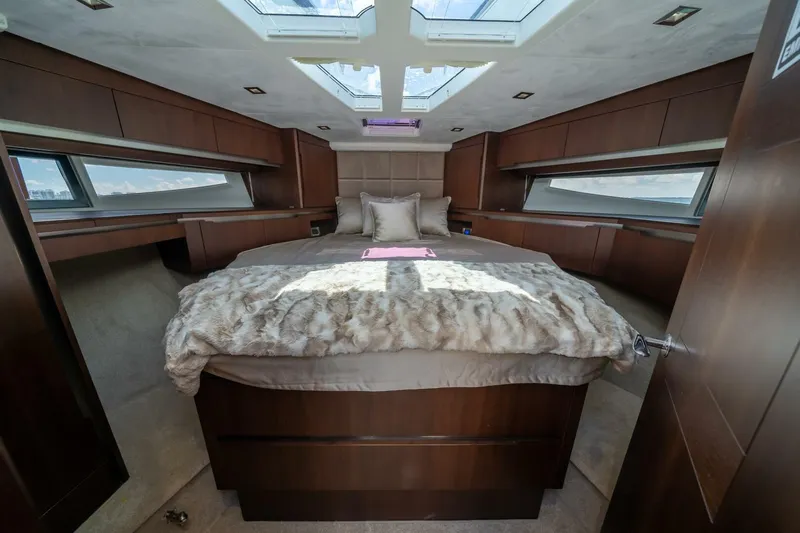  Yacht Photos Pics 2020 Galeon 470 Sky - Image 22