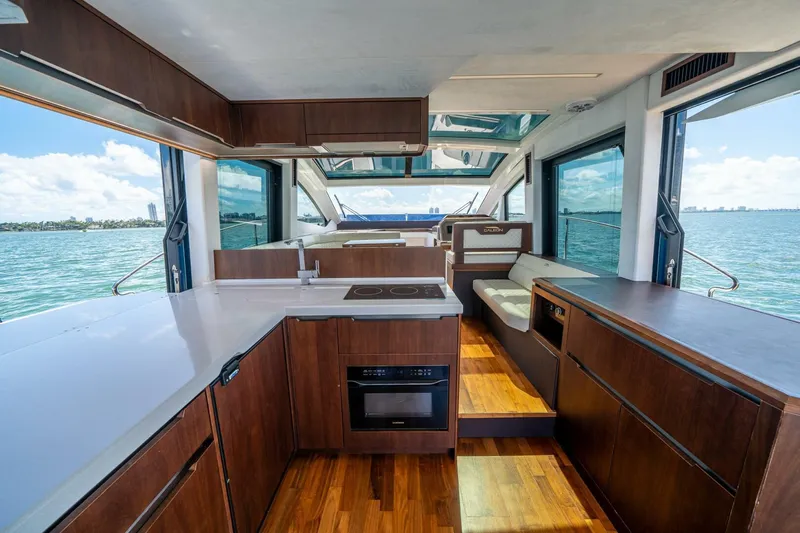  Yacht Photos Pics 2020 Galeon 470 Sky - Image 20