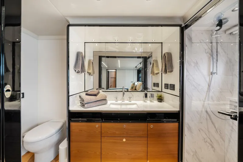  Yacht Photos Pics 2024 Absolute 64 Navetta - Image 44