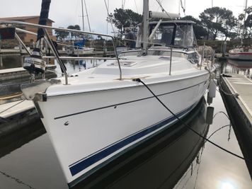 Hunter 45 Center Cockpit