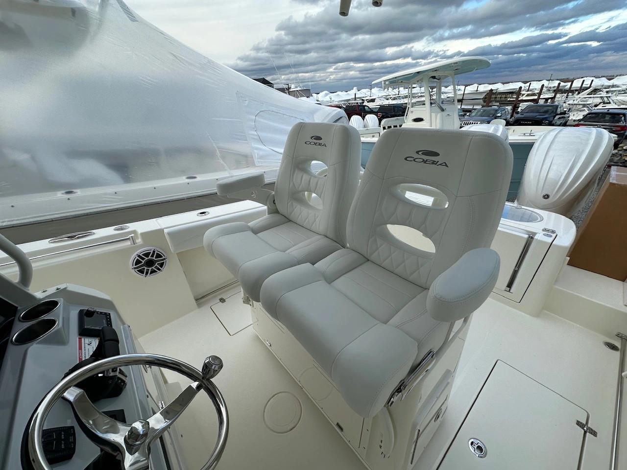 280CC Aft Fold-Out Benchseat  Center console fishing boats, Center console  boats, Fishing boat seats