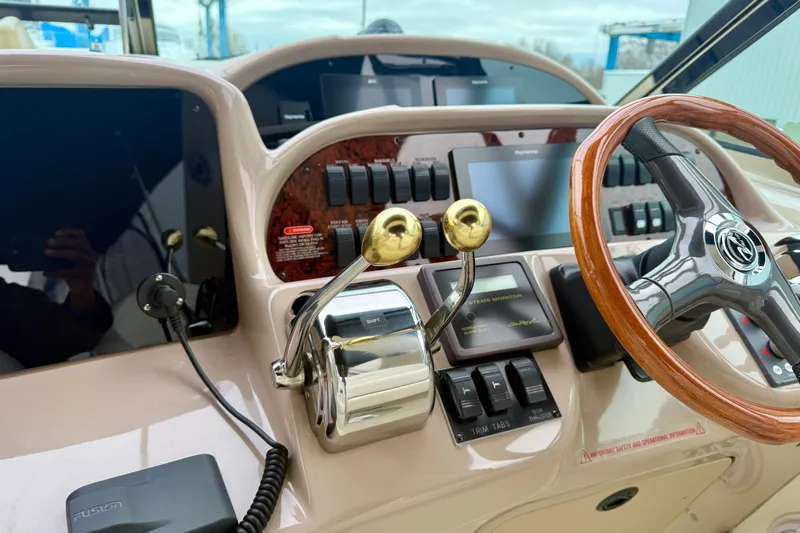  Yacht Photos Pics 2004 Searay 360 Sundancer helm with wooden steering wheel and control panel.