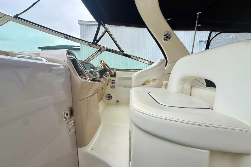  Yacht Photos Pics 2004 Searay 360 Sundancer cockpit with white seating and steering wheel.