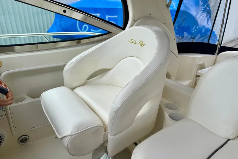  Yacht Photos Pics Luxurious white seating on 2004 Searay 360 Sundancer boat interior.