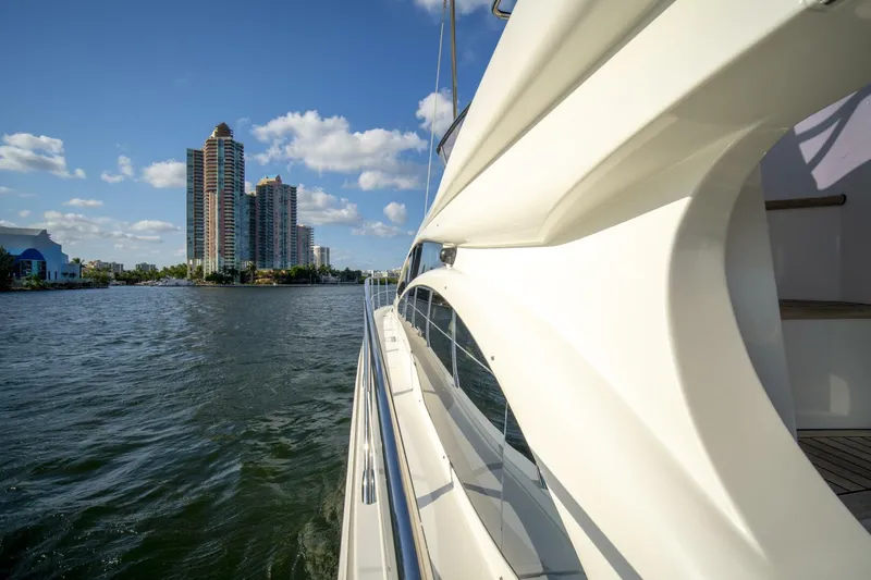  Yacht Photos Pics 2014 Azimut 48 Flybridge - Image 35