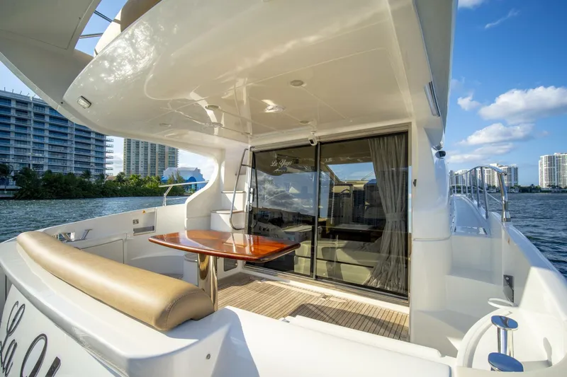  Yacht Photos Pics 2014 Azimut 48 Flybridge - Image 34