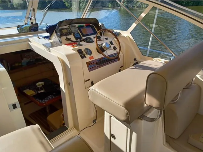 Arcadia Yacht Photos Pics 2005 Mainship 34 Pilot Rum Runner II boat interior with helm and navigation equipment.