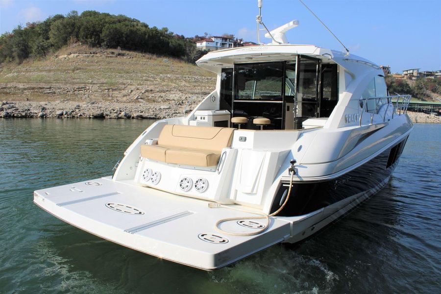 2015 Cruisers Yachts 45 Cantius