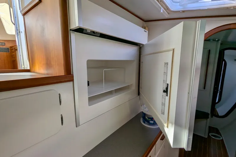 Watermark Yacht Photos Pics Interior of 2003 Chris White Atlantic 42 yacht showing open storage compartment.