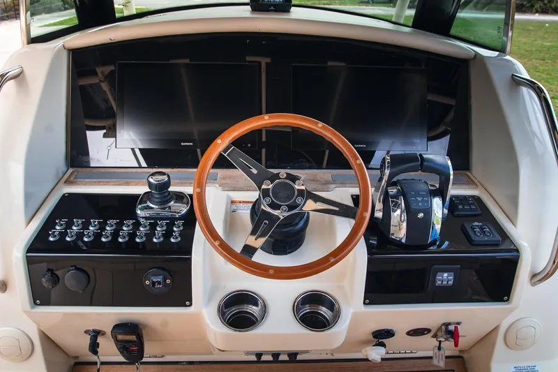  Yacht Photos Pics 2017 Chris-Craft Catalina 34 helm with wooden steering wheel and modern controls.