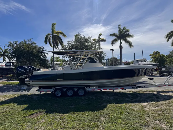  Yacht Photos Pics 2017 Chris-Craft Catalina 34 boat on trailer, parked outdoors with palm trees.