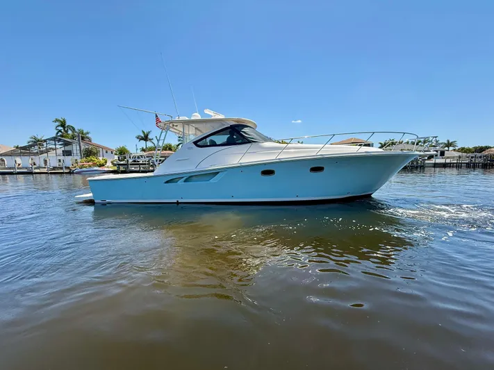  Yacht Photos Pics 2018 Tiara Yachts 4300 Open cruising on calm waters under a clear blue sky.