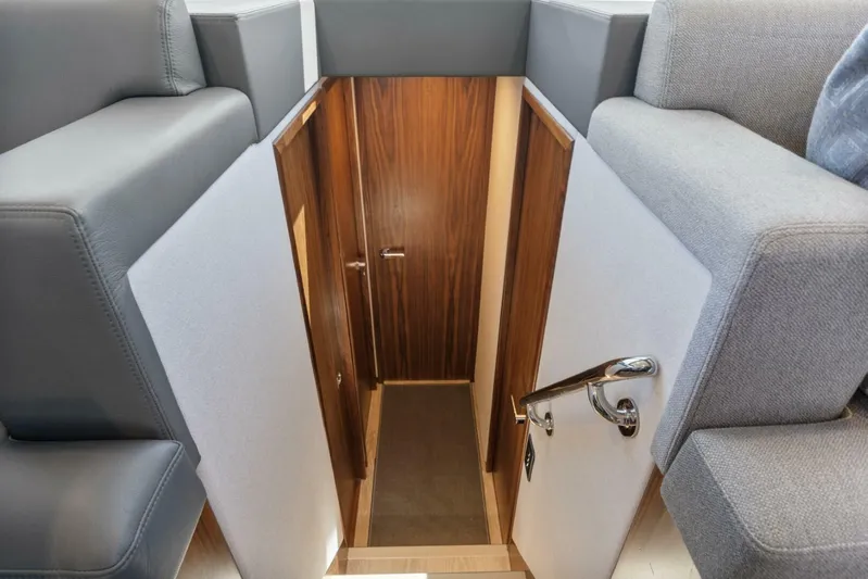  Yacht Photos Pics 2023 Riviera 46 Sports Motor Yacht - Image 33