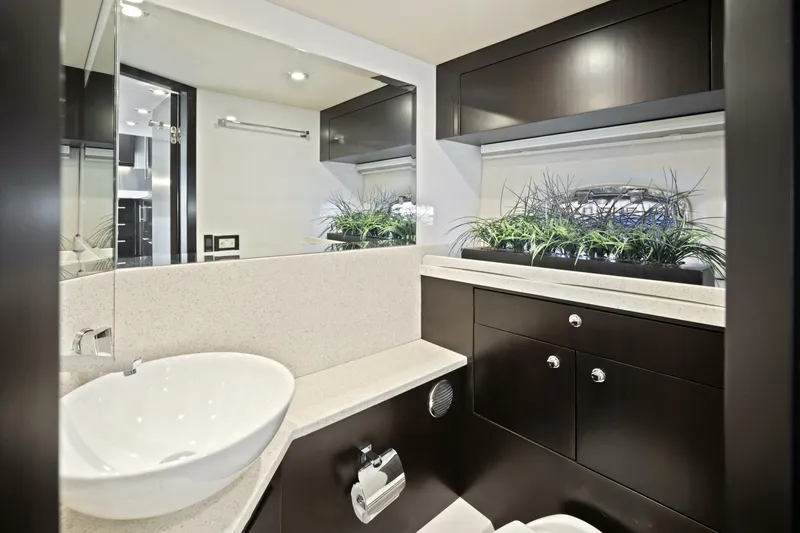  Yacht Photos Pics 2017 Regal 53 Sport Coupe - Image 55