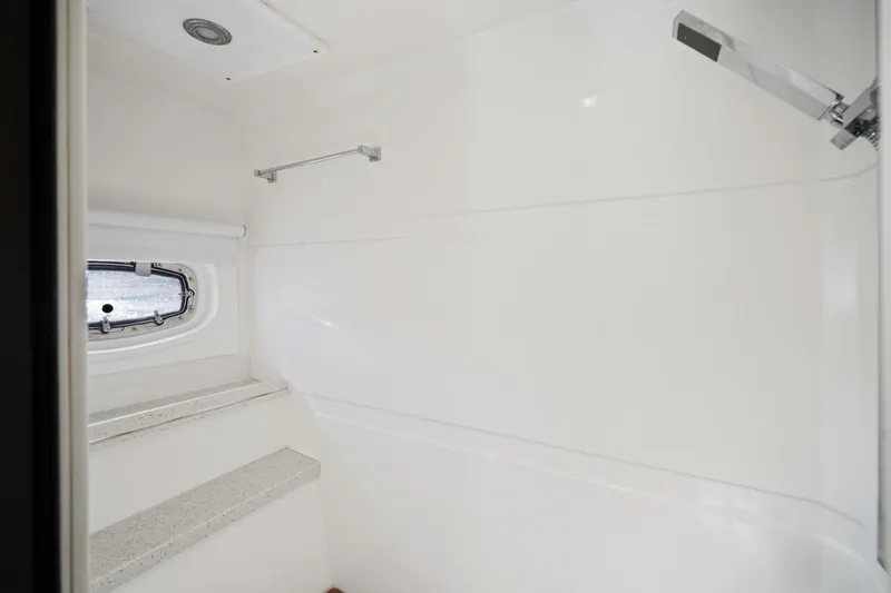  Yacht Photos Pics 2017 Regal 53 Sport Coupe - Image 54