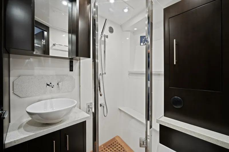  Yacht Photos Pics 2017 Regal 53 Sport Coupe - Image 52