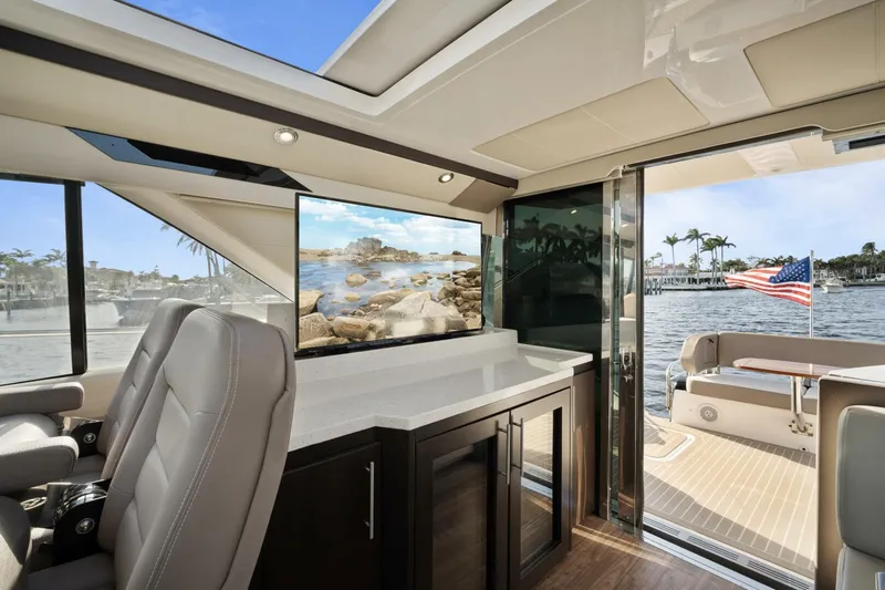  Yacht Photos Pics 2017 Regal 53 Sport Coupe - Image 35