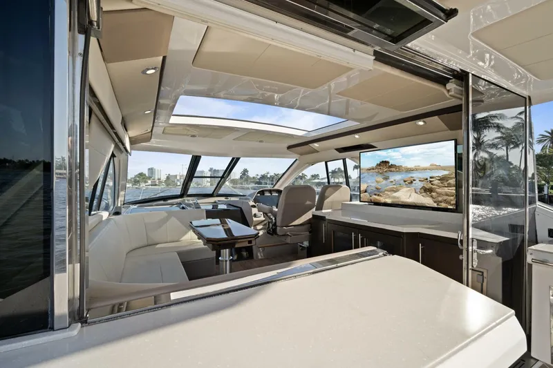  Yacht Photos Pics 2017 Regal 53 Sport Coupe - Image 33