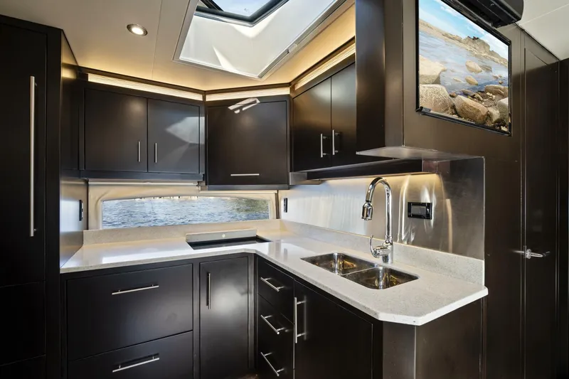  Yacht Photos Pics 2017 Regal 53 Sport Coupe - Image 39