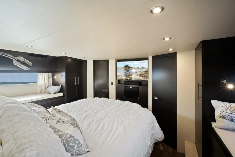  Yacht Photos Pics 2017 Regal 53 Sport Coupe - Image 48