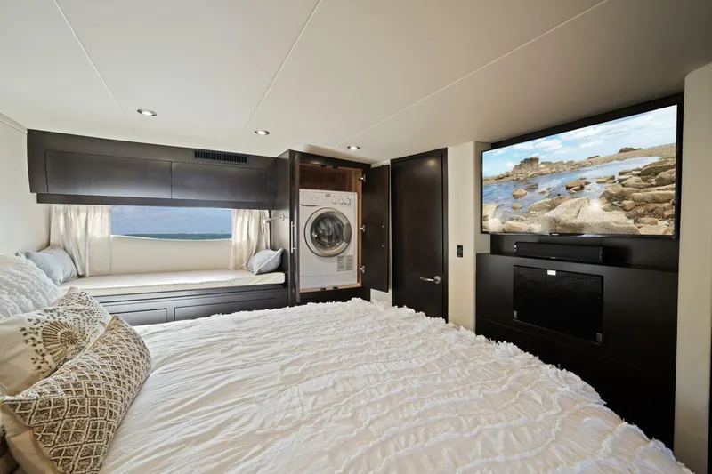  Yacht Photos Pics 2017 Regal 53 Sport Coupe - Image 49