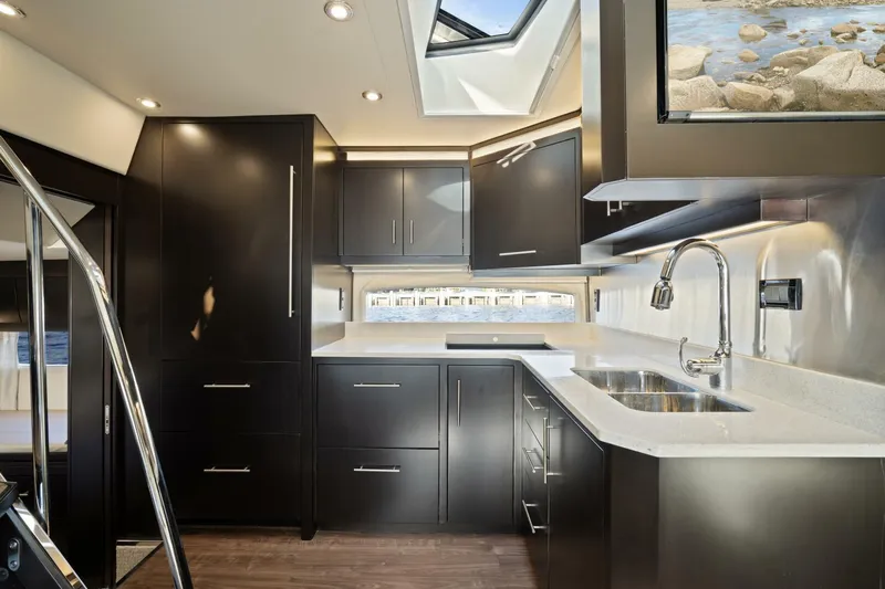  Yacht Photos Pics 2017 Regal 53 Sport Coupe - Image 42