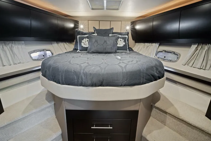  Yacht Photos Pics 2017 Regal 53 Sport Coupe - Image 46