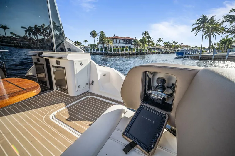  Yacht Photos Pics 2017 Regal 53 Sport Coupe - Image 20