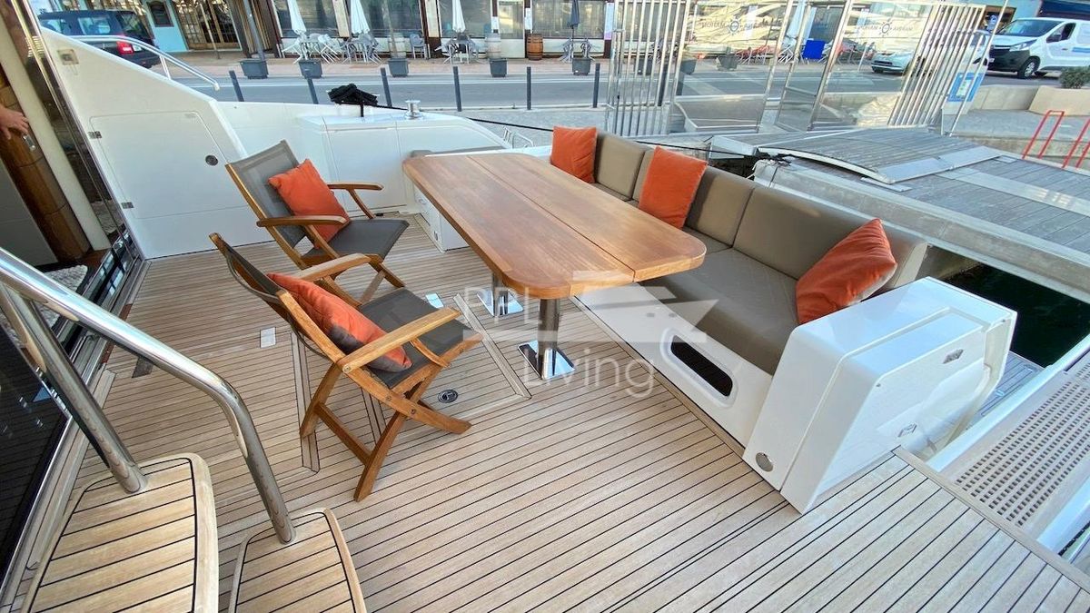 2018 Fairline 66 