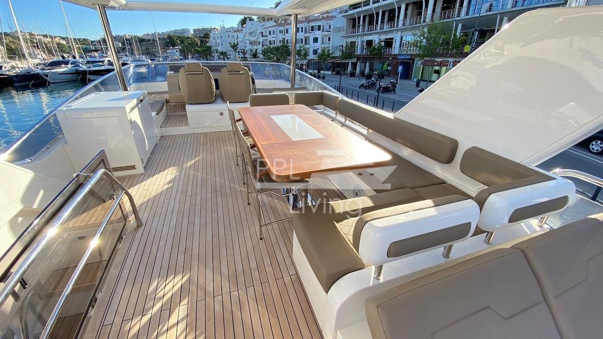 2018 Fairline 66 