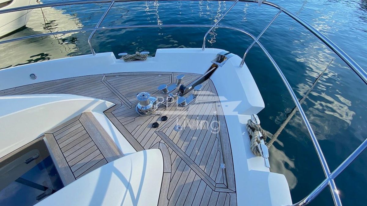 2018 Fairline 66 