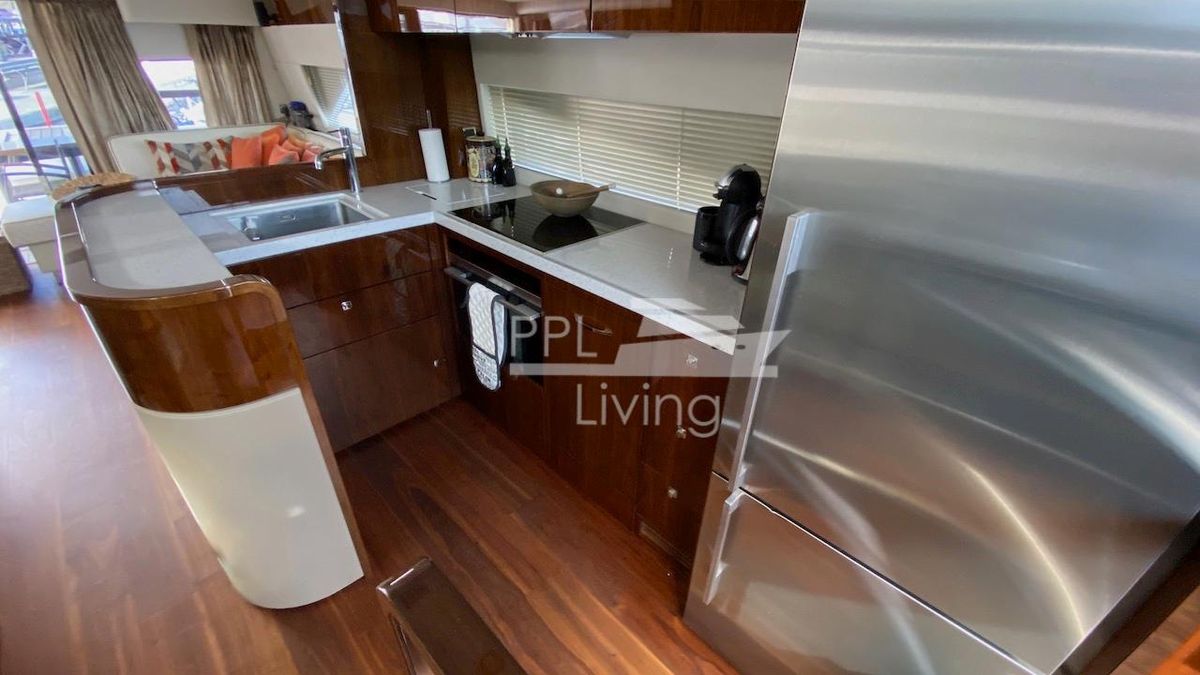 2018 Fairline 66 