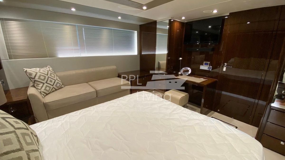 2018 Fairline 66 
