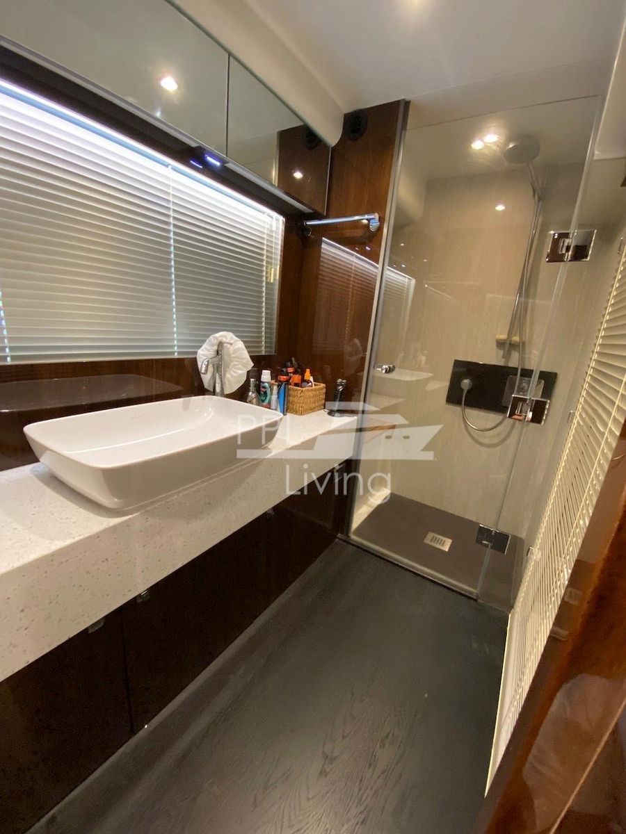 2018 Fairline 66 