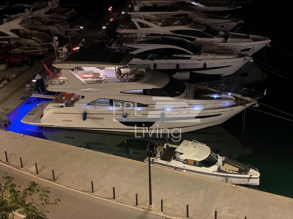 2018 Fairline 66 