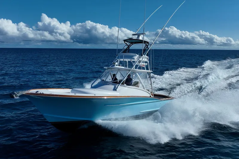 Southern Ground Yacht Photos Pics 2015 Winter Custom Yachts W-18 cruising on open ocean under clear skies.