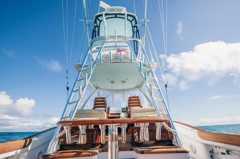 Southern Ground Yacht Photos Pics 2015 Winter Custom Yachts W-18, featuring a sleek tower and luxurious seating, under a clear blue sky.