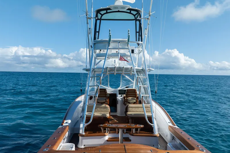 Southern Ground Yacht Photos Pics 2015 Winter Custom Yachts W-18 on open sea, featuring elegant design and clear skies.